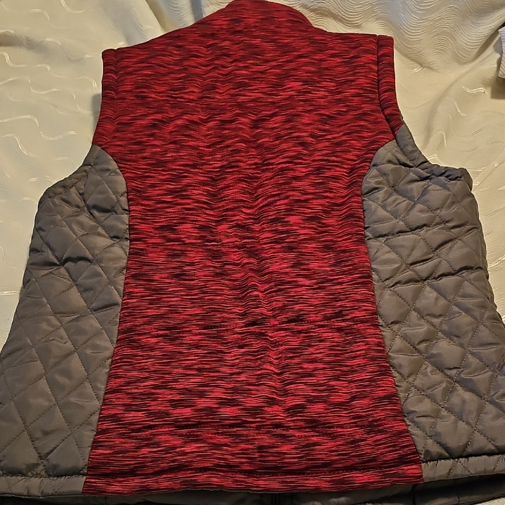 26 International Red and Gray Vest - Picture 8 of 10